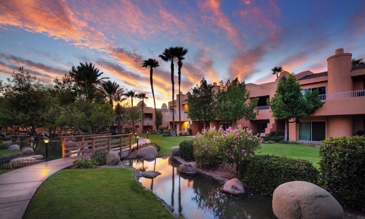 Rancho Mirage Resort | 1 Bed 560 sq ft Westin Mission Hills - kitchenette & sleeper sofa - sleeps 4