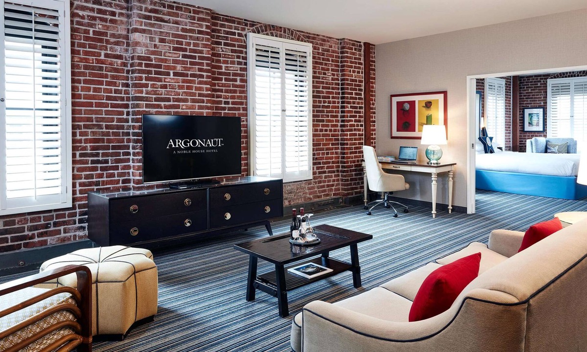 Fisherman's Wharf Hotel | 1-Bedroom Suite at a 4.5⭐️ Hotel