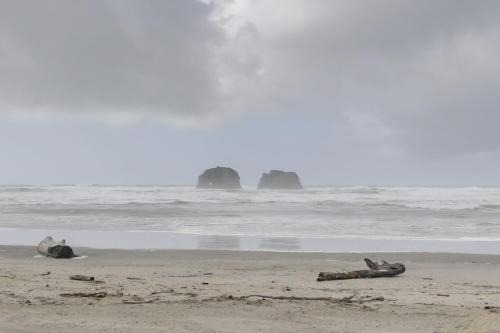 Rockaway Beach House | 1 Block to Twin Rocks Beach: Pet-Friendly Cottage