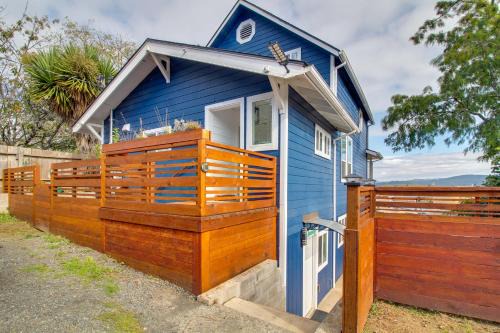Coos Bay Apartment | 1 Mi to Dtwn Coos Bay: Sleek Apt w/Deck & Views!