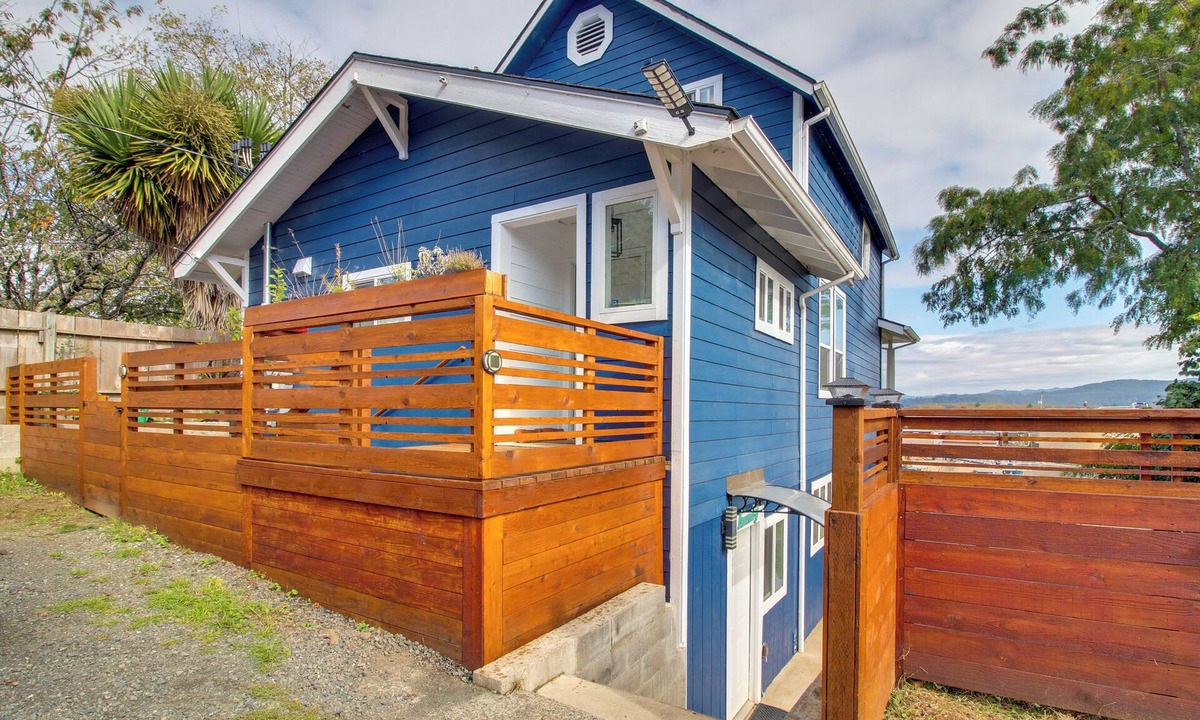 Coos Bay Apartment | 1 Mi to Dtwn Coos Bay: Sleek Apt w/Deck & Views!