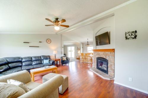 Coulee City House | 1 Mi to Lake: Getaway w/Patio in Coulee City!