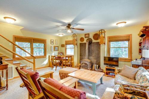 Tahoma House | 1 Mi to Lake Tahoe: Rustic Cabin w/Boat Dock