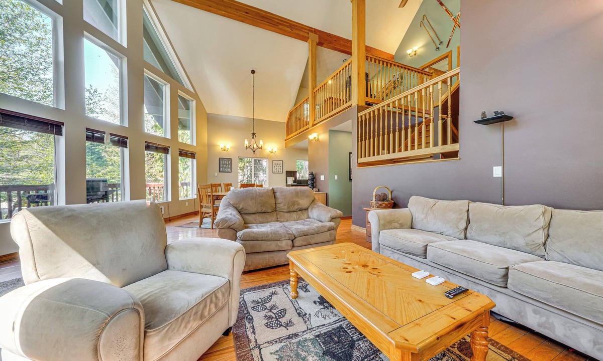 Hyak House | < 1 Mi to The Summit! A-Frame Getaway w/Mtn Views