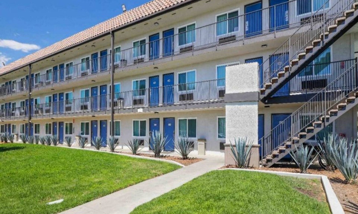 Central Escondido Apartment | 1 Queen Bed | Mini Fridge