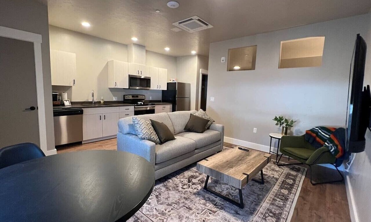 La Grande Apartment | #104- Spacious studio rental in La Grande, OR.