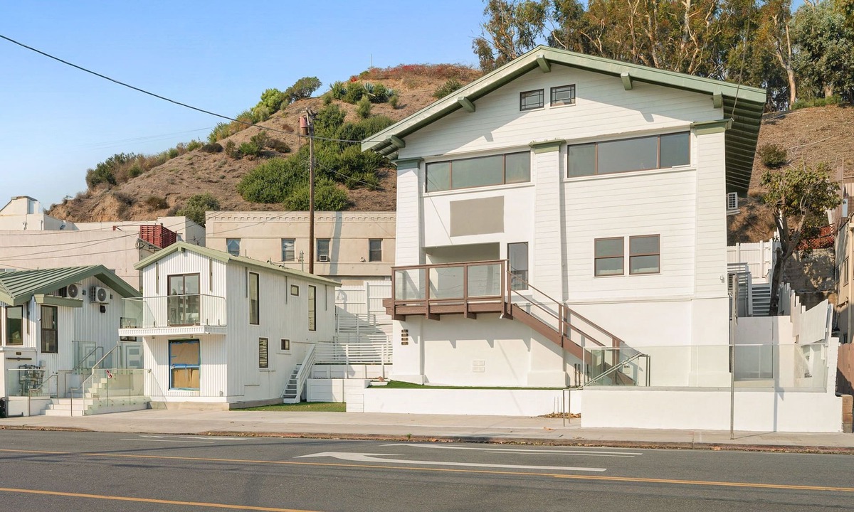 Santa Monica Canyon Apartment | 121 Pacific Coast Suites