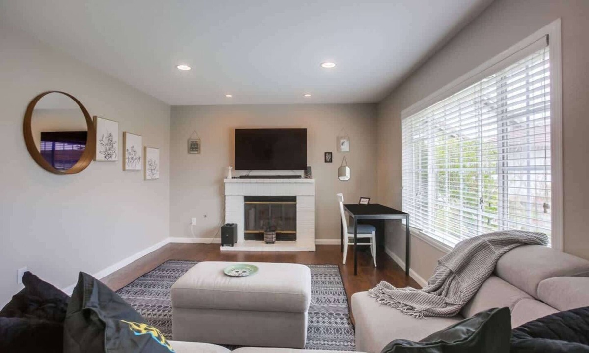 Mira Mesa House | 15 Min to La Jolla Shores Beach and Torrey Pines!