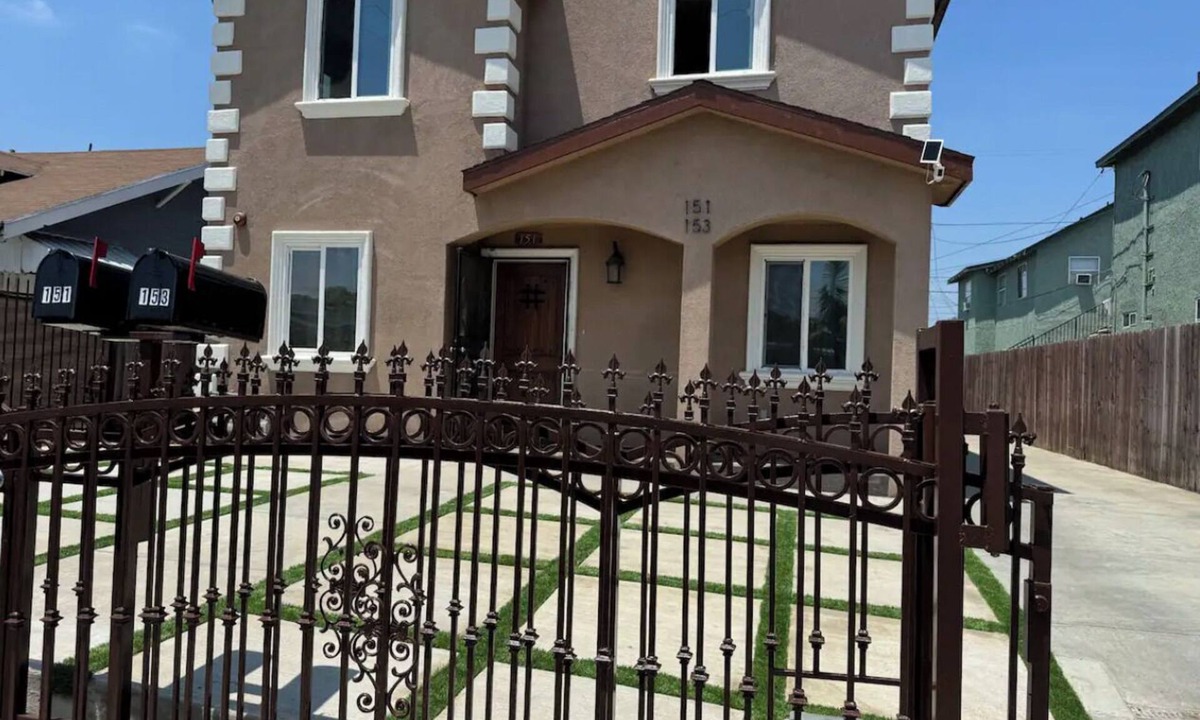 Los Angeles House | 151/153 Whole Duplex
