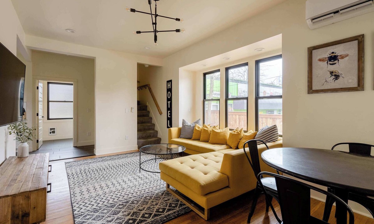 Hosford-Abernethy House | 1920s Farmhouse | 4BR/2BA | Foodie District