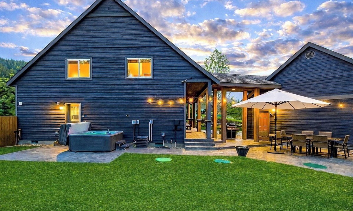Ronald House | 1PM In/Out- Affordable Gem–Pet Friendly/Spa+GmRm+Pool Access