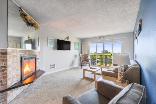 Ocean Shores House | 1st Floor Family Suite with Full Kitchen - Pool and Hot Tub