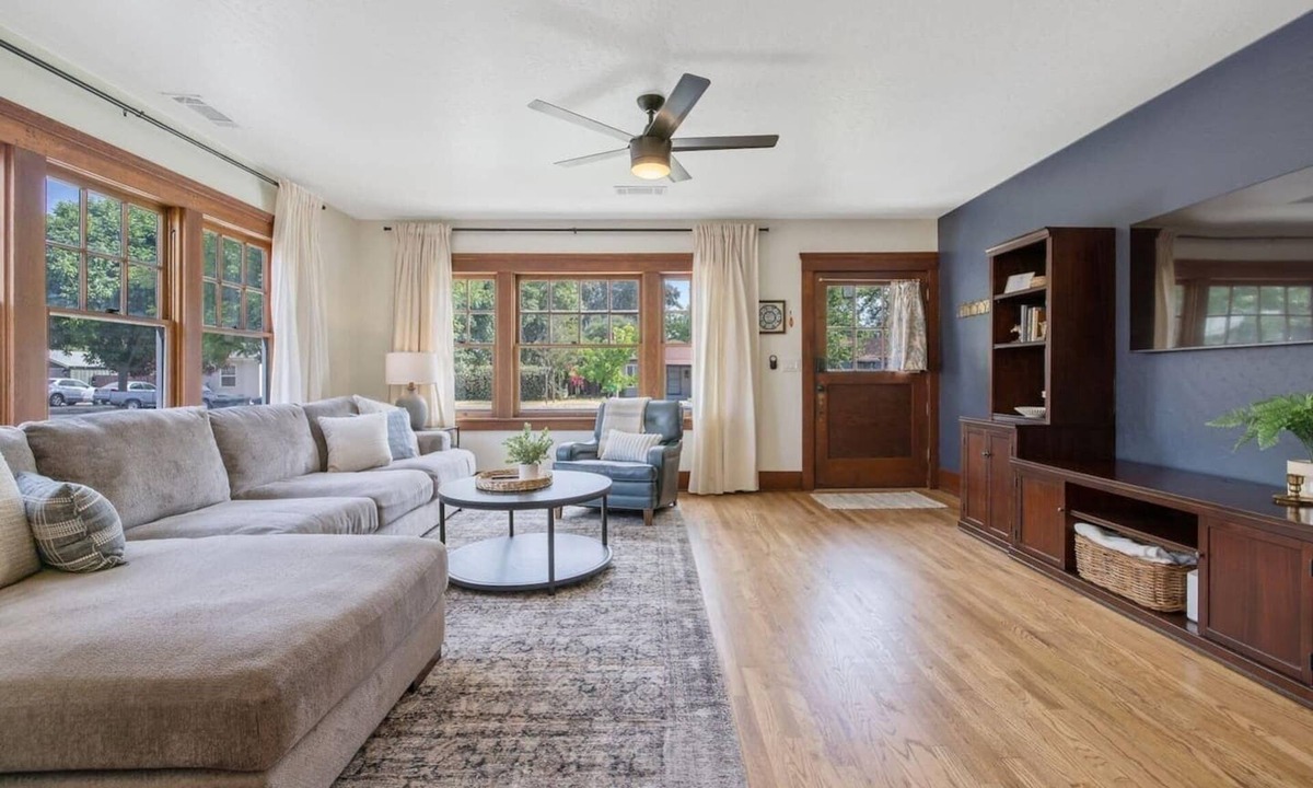 Visalia House | 2 bed, 2 bath, historic beauty, walk downtown