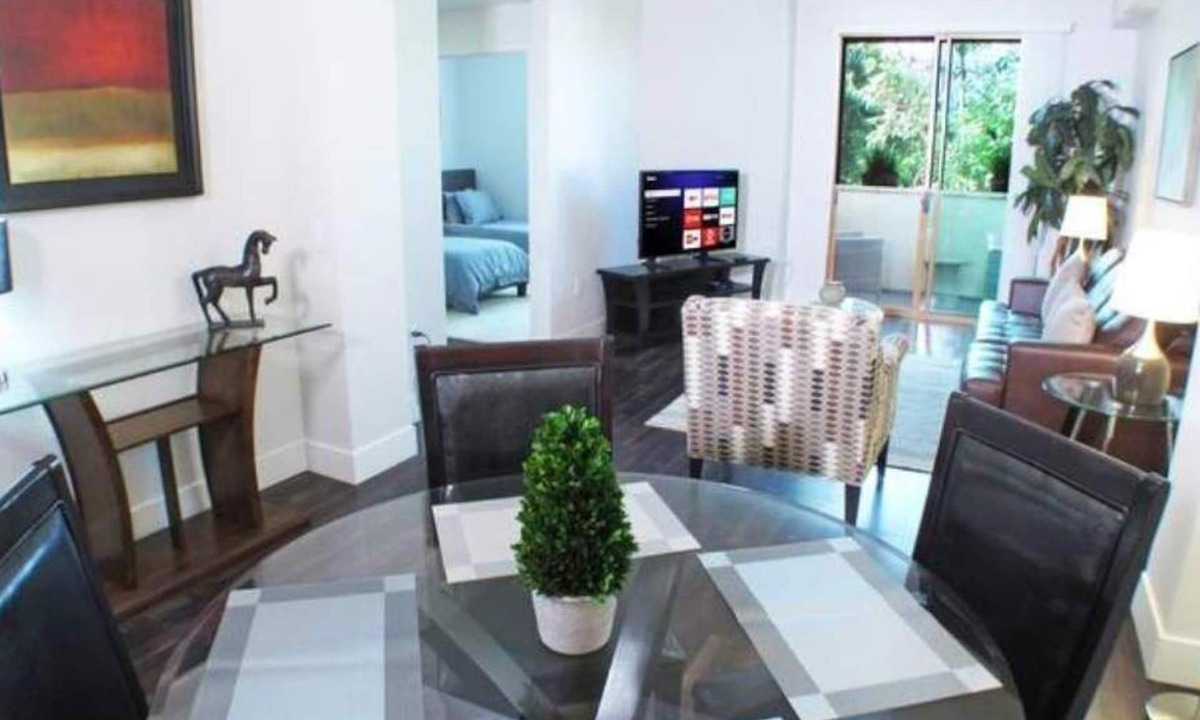 Westwood Apartment | 2 Bed Apartment in a Full Service Building L11-A