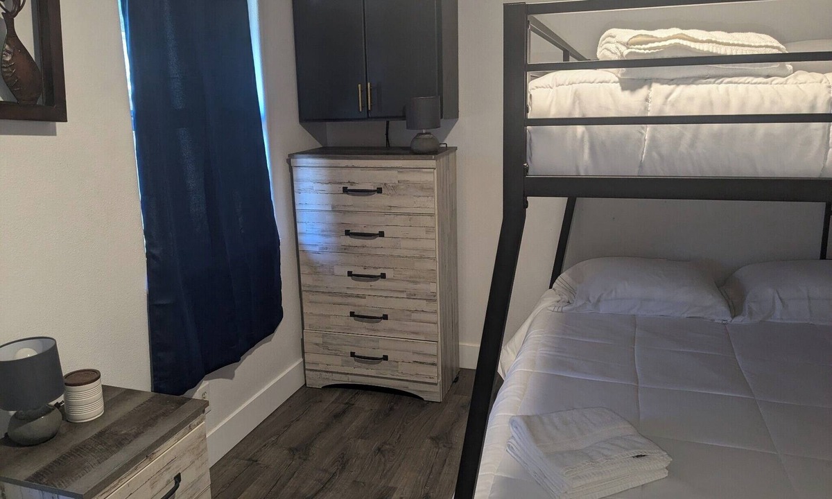 Kelseyville Cabin | 2-bedroom cabin in beautiful Loch Lomond with in-unit laundry