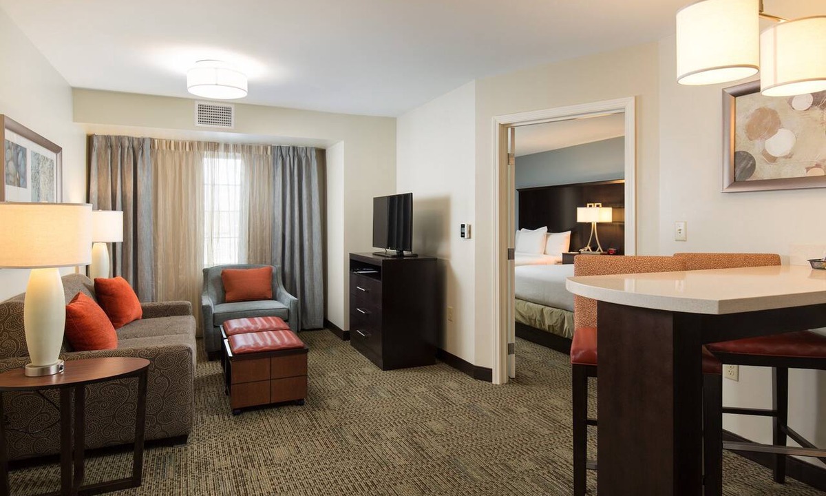 Reno/Tahoe Airport Condo | 2-Bedroom King & Queen Suite | Free Breakfast & Pool