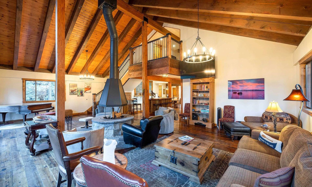Incline Village House | 2 Blocks to Lake Tahoe! Group Gem w/ Hot Tub
