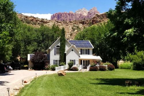 Zion National Park South Entrance Hotel | 2 Cranes Inn - Zion