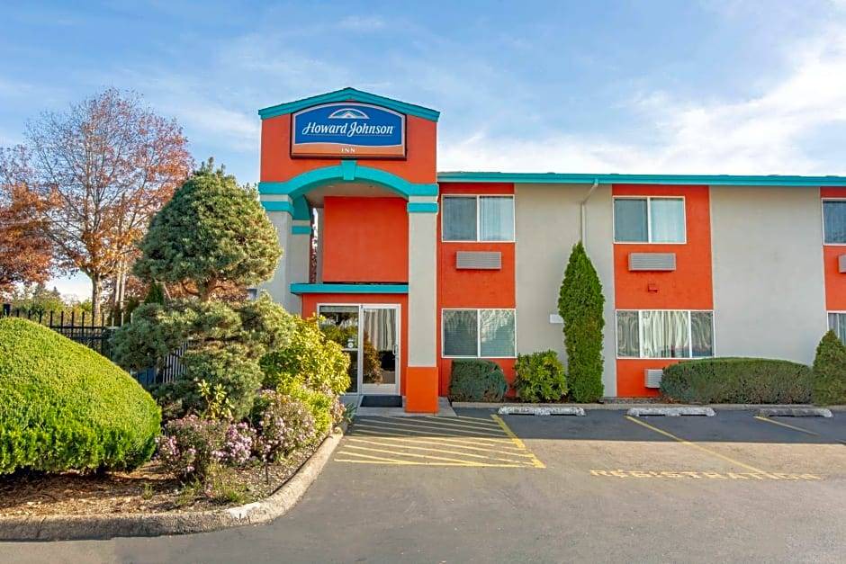 Southeast Salem Hotel | 2-Star Hotel ∙ Howard Johnson by Wyndham Salem