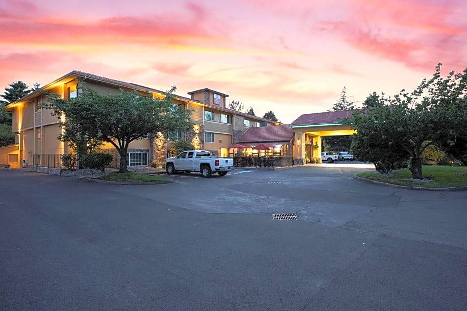 Wilsonville Hotel | 2-Star Hotel ∙ Best Western Plus Parkway Inn