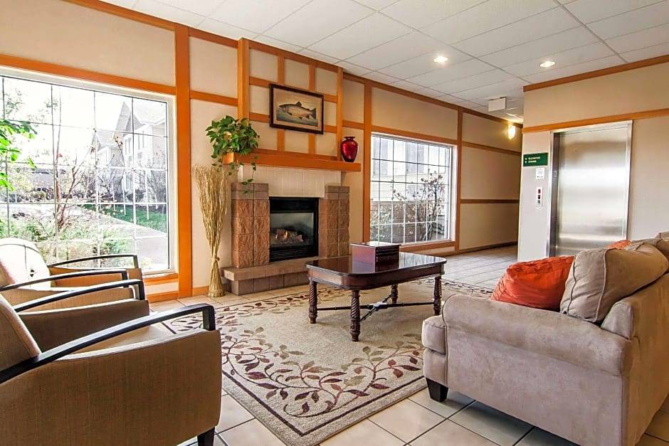 Larkspur Hotel | 2-Star Hotel ∙ Country Inn & Suites by Radisson, Bend, OR