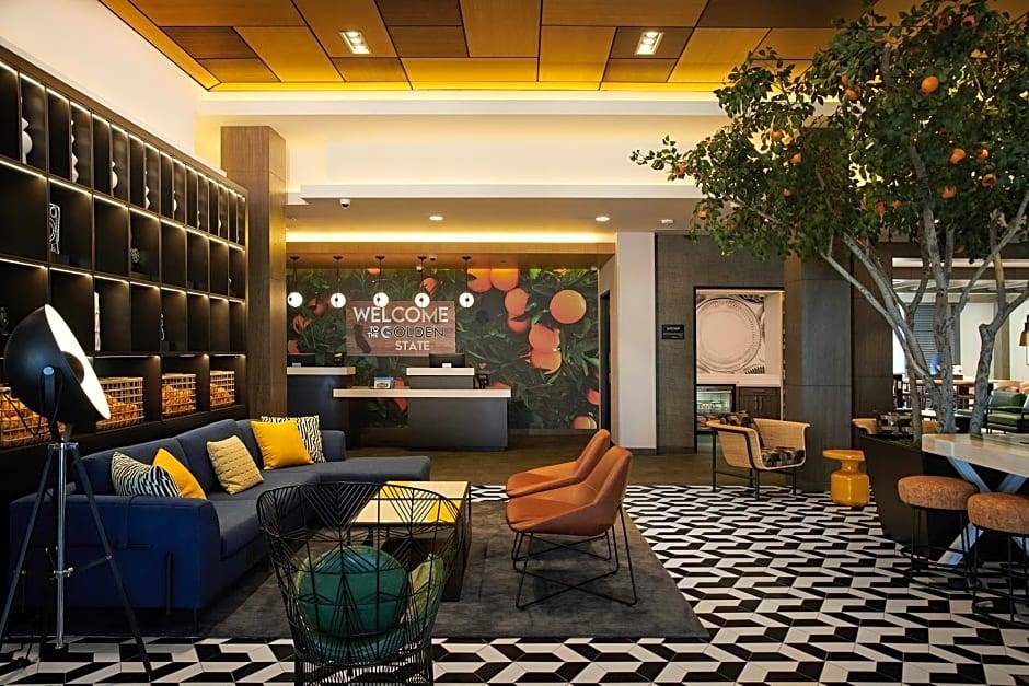 Van Nuys Hotel | 2-Star Hotel ∙ Hampton Inn & Suites Sherman Oaks