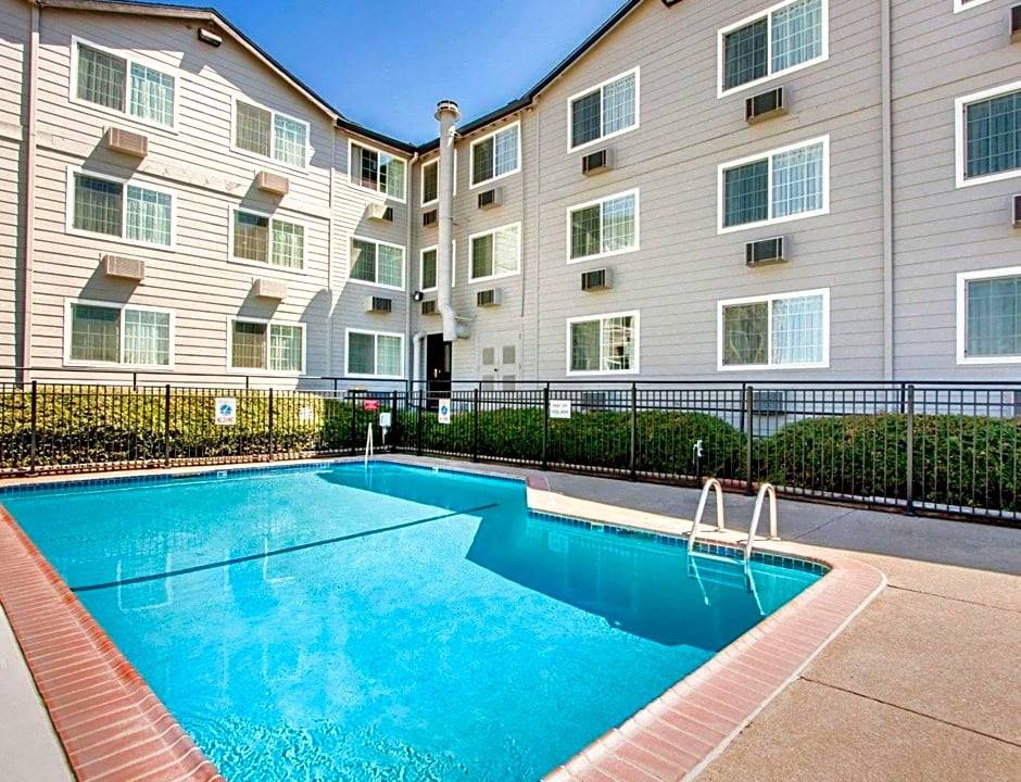Springfield Hotel | 2-Star Hotel ∙ Quality Inn & Suites Springfield