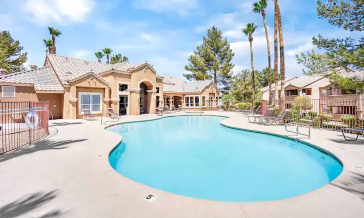 Summerlin Condo | 20% off New Cozy Condo Pool Spa & Gym!
