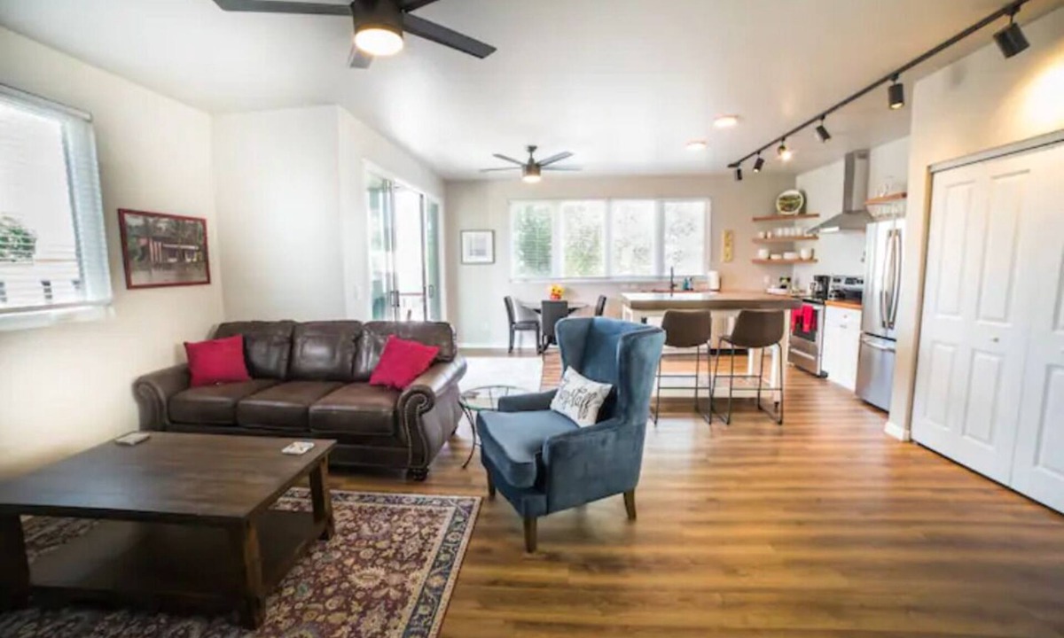 Southside Apartment | 201The Lofts, by Flagtown, 2 bed 2 bath with community hot tub