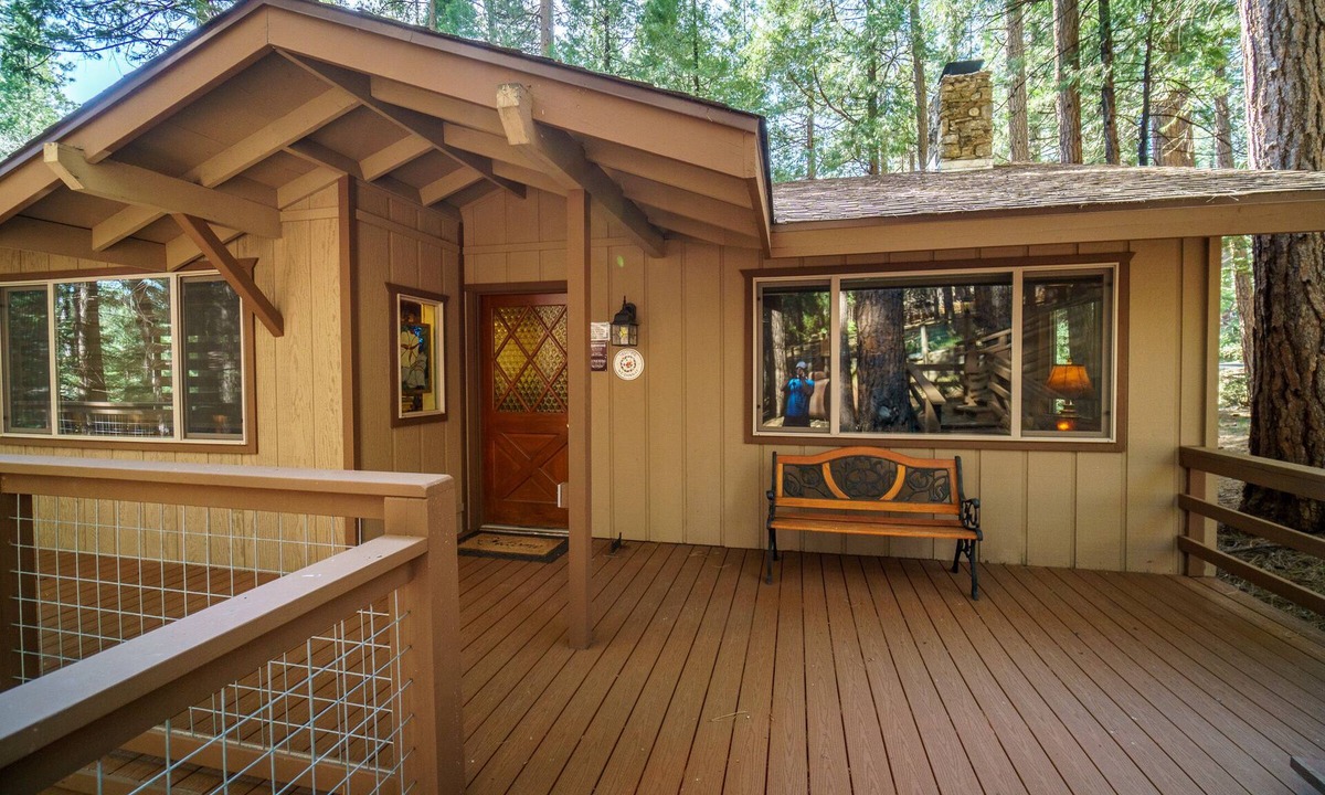 North Wawona Cabin | (20B) We-Dunn-It at The Redwoods In Yosemite