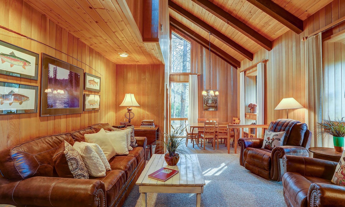 Sunriver House | 22 Rogue - Amazing Cabin, Hot Tub, A/C, Shuffleboard, SHARC Passes, King Suites