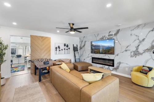 Simi Valley House | 2BR 2BA Home Hot Tub, Firepit, Yard, BBQ, Parking