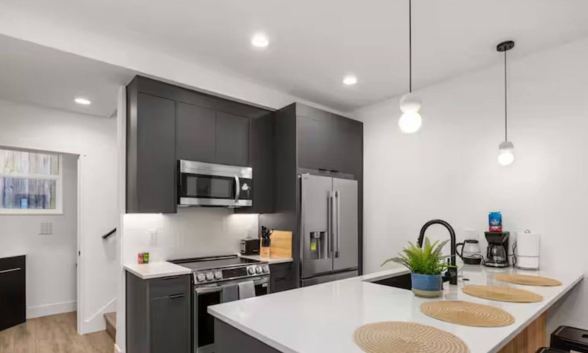 Mann House | 3 Bd 3.5 Bath with A/C and Great Views
