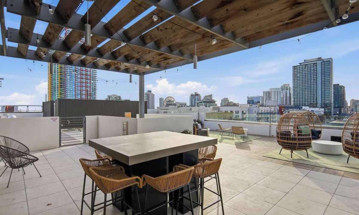 East Village Apartment | 3 Bedroom Penthouse in Downtown!