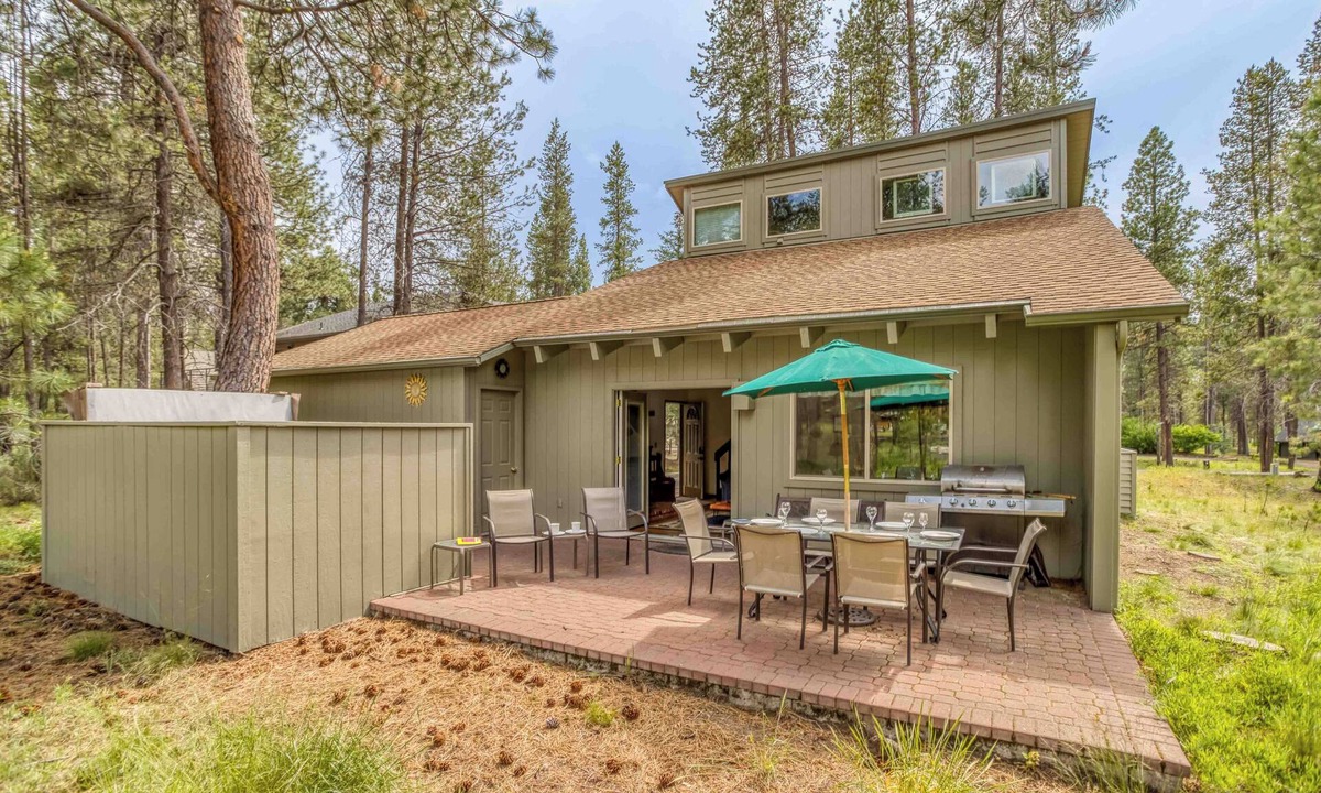 Tennis Village House | 3 Bedrooms plus Loft, SHARC Passes and Hot Tub! 2 Fawn Lane