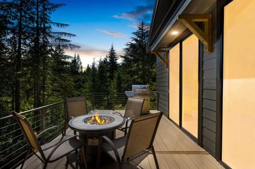 Government Camp House | 3 Br Sleep 8 Hot Tub Fire Pit Stunning Views