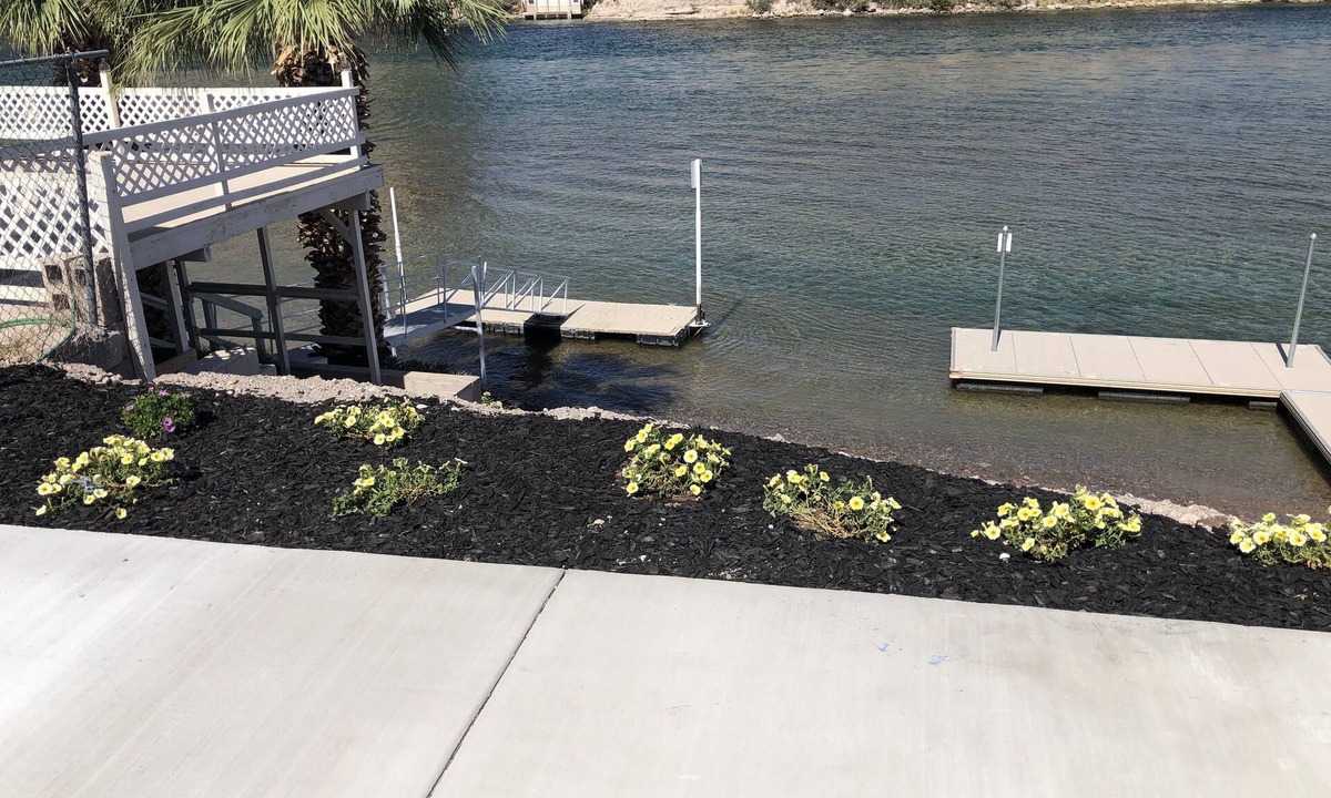 The Legends House | 3 brm Riverfront home with dock, Beautiful nighttime views