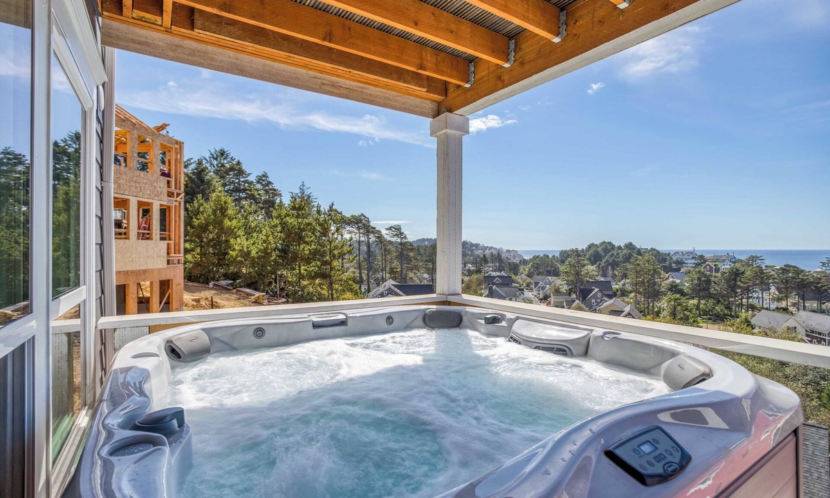 Nelscott House | 3 Sky-High Ocean-View Decks, Hot Tub, 2 King Suites in this Olivia Beach Beauty!