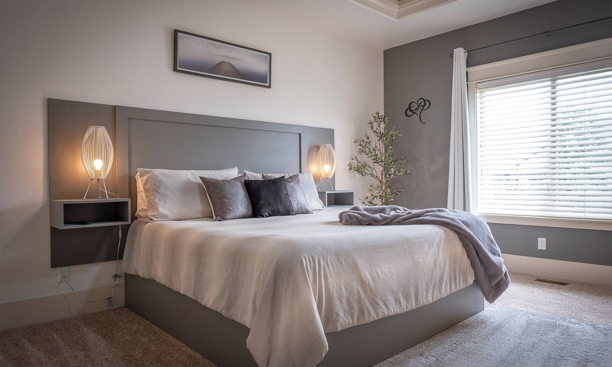 Heber House | 30 minutes from Park City- Hot tub, Theater Room, Sleeps 16