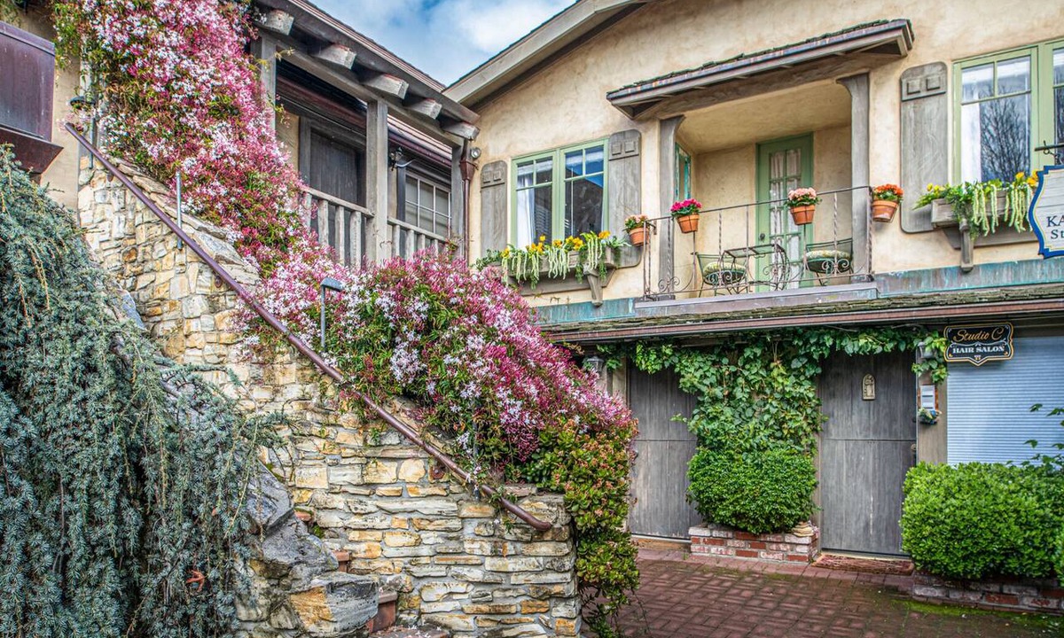Northwest Carmel Apartment | 3795 The Artist's Way - Adorable Downtown Flat