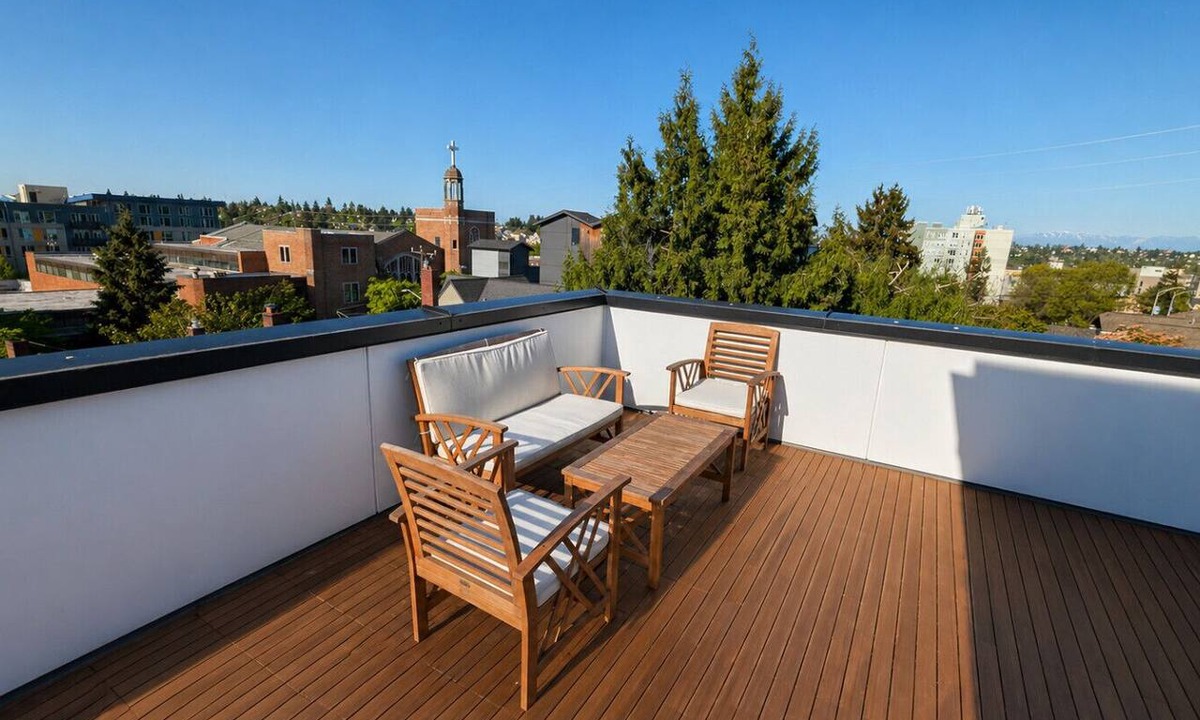 Roosevelt Villa | 3BR 2.5BA Rooftop View Green Lake Hideaway near UW