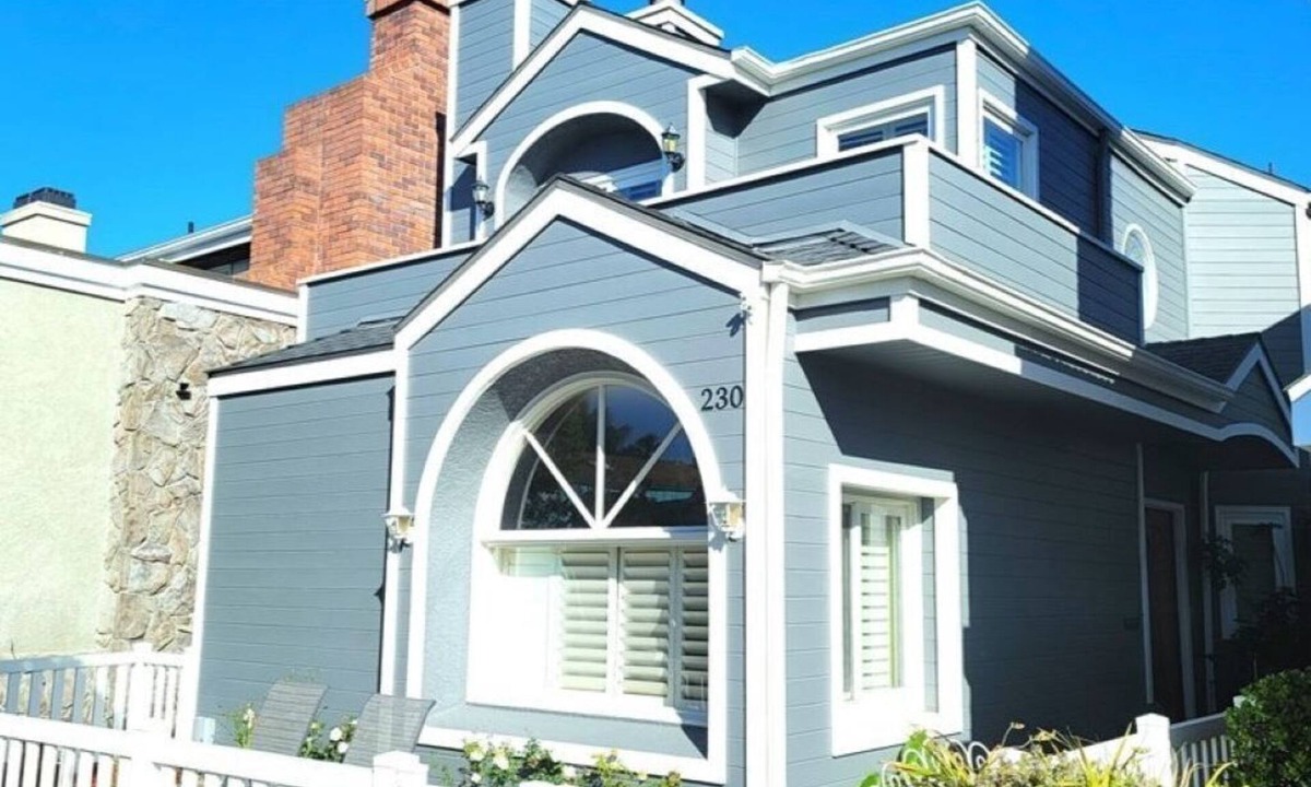 Old Towne House | 3BR/3BA Pet-Friendly, 2 Blocks to Beach, Walk to Dining & Coffee