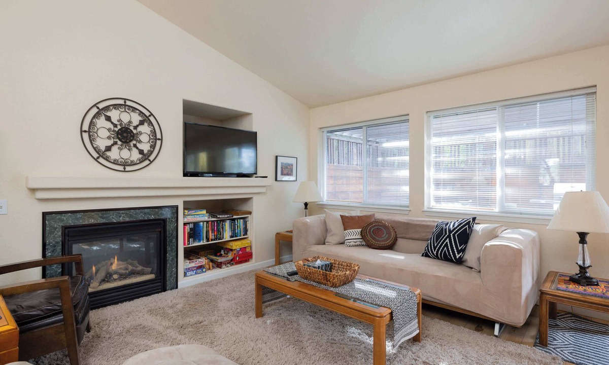 Southwest Bend House | 3BR Near Old Mill with Fireplace Sleeps 6
