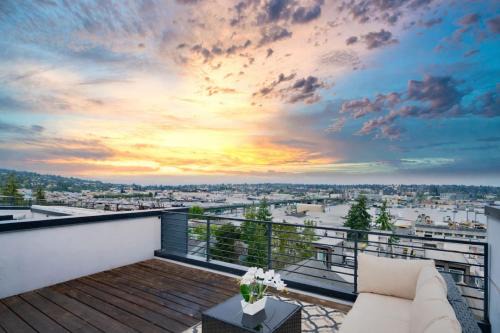 North Queen Anne House | 3BR Queen Anne House with Rooftop access