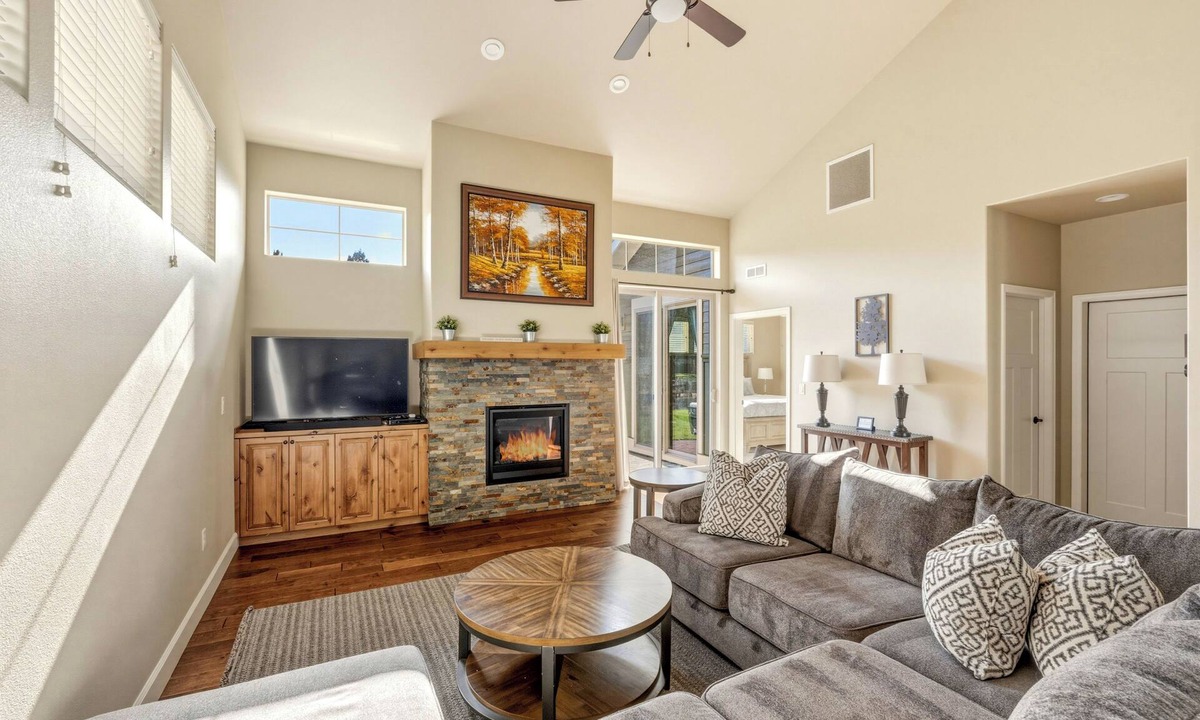 Redmond House | 3BR Resort Home at Eagle Crest - Bikes for All Ages, Golf, Sleeps 8