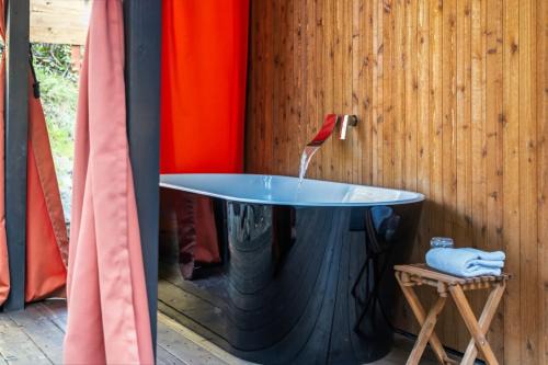 Stevenson House | 4 A-Frame Cabins - 2 Outdoor Private Tubs
