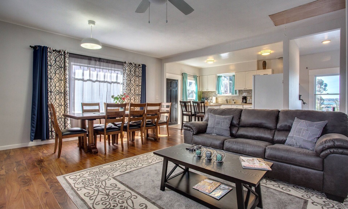 Park West House | 4 BD Entire House Located Close to Downtown and Little Italy!