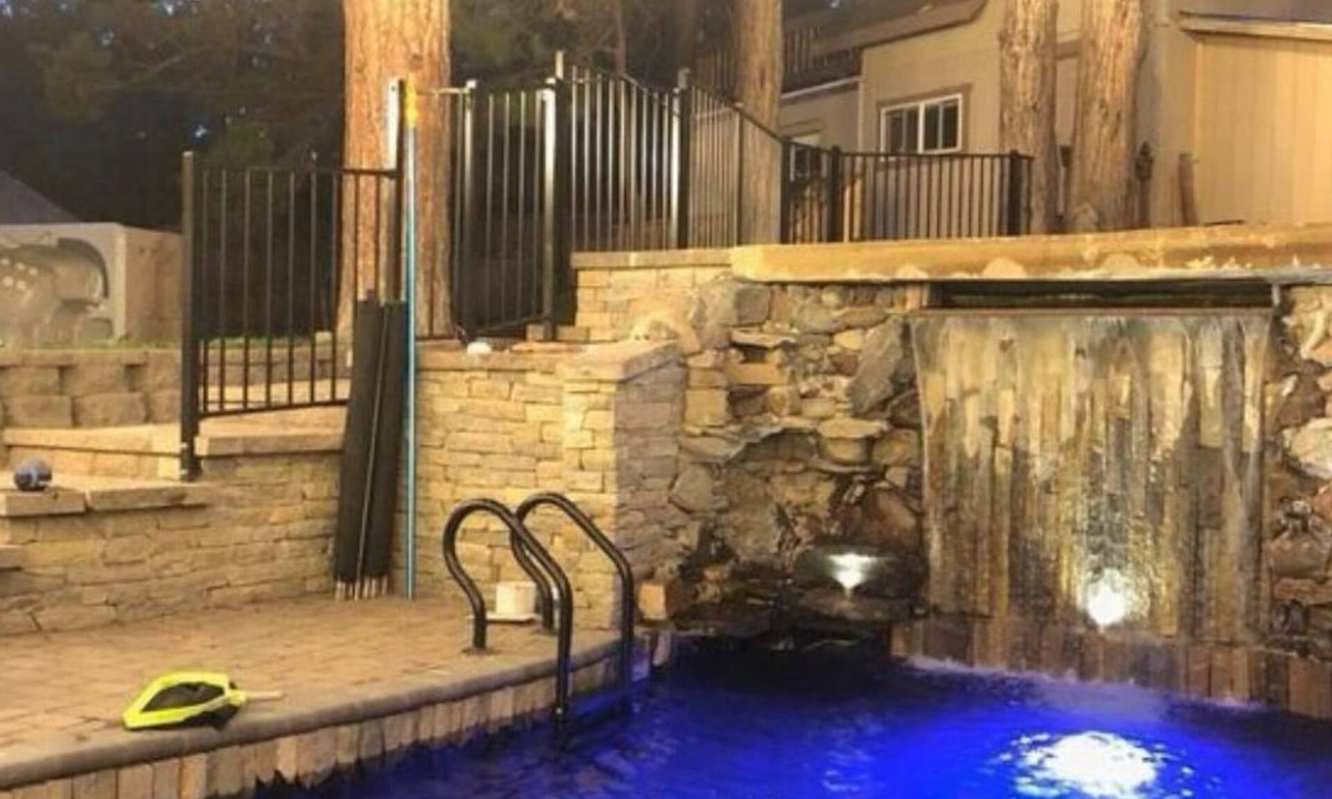 Bend House | 4 bedroom house sleeps 9-12. AC, private pool, hot tub, theater, guest house