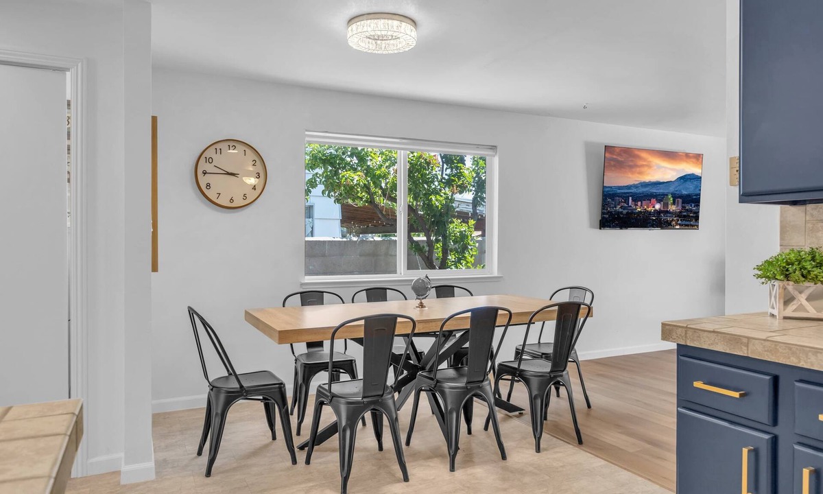 Sparks House | 4-Bedroom Sparks|2-Car Driveway| Sleep 14