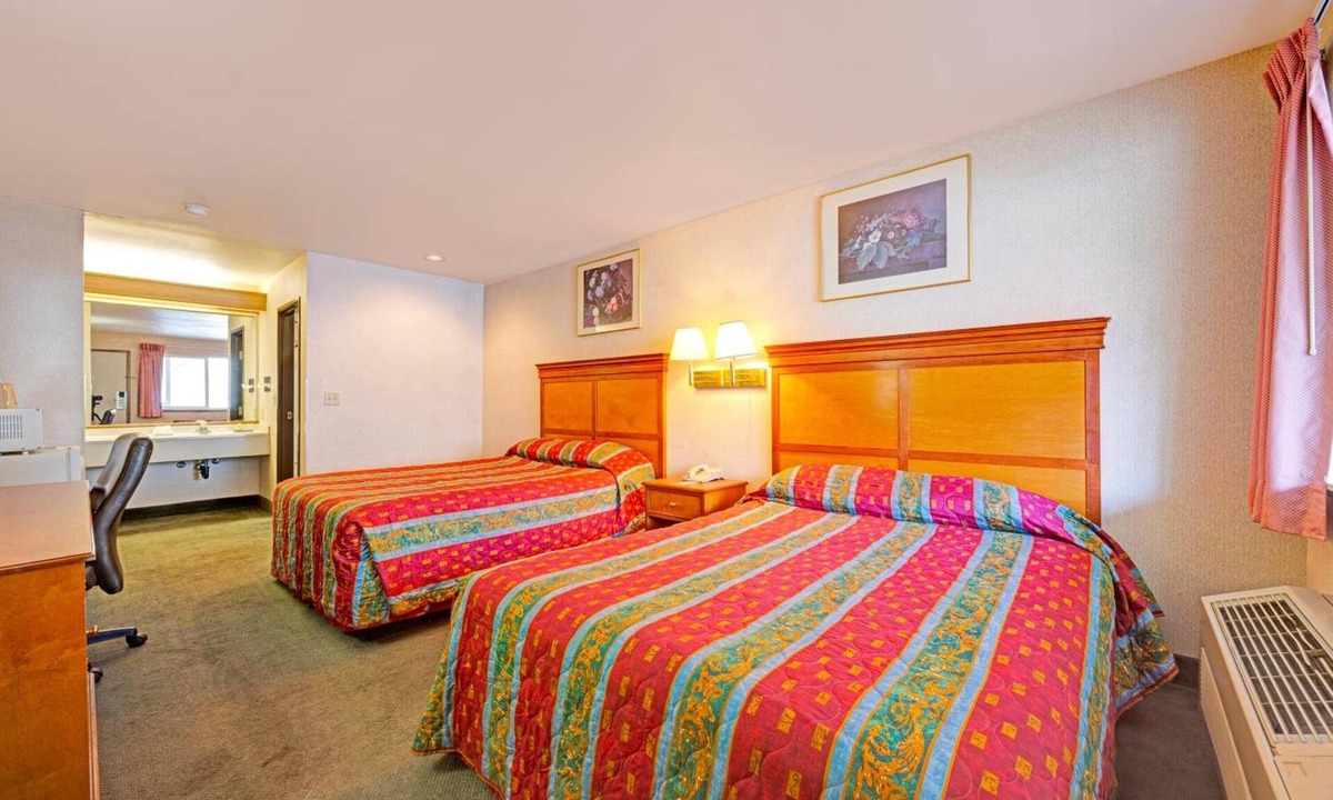 Stevenson Hotel | 4 Relaxing Room w/Free Parking | Pets Allowed | East Point Kite Beach - 0.2 mi